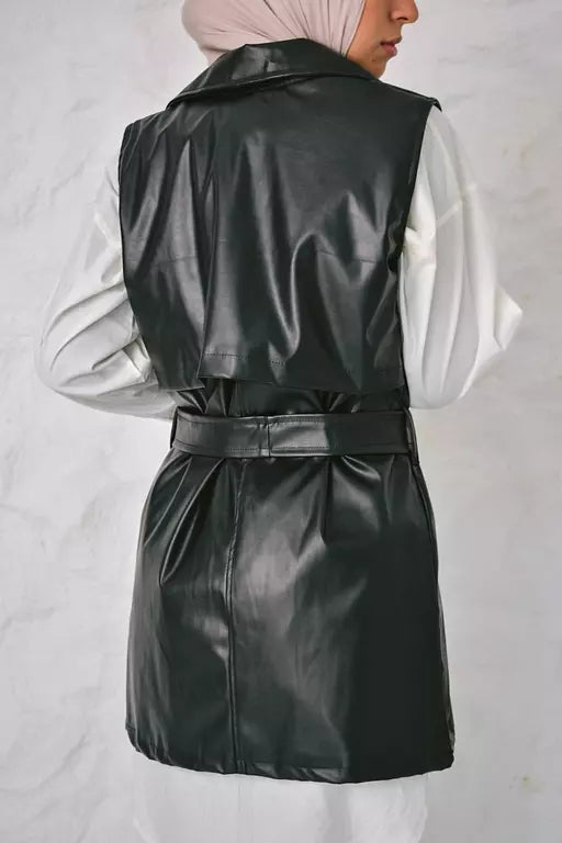 Leather vest in black