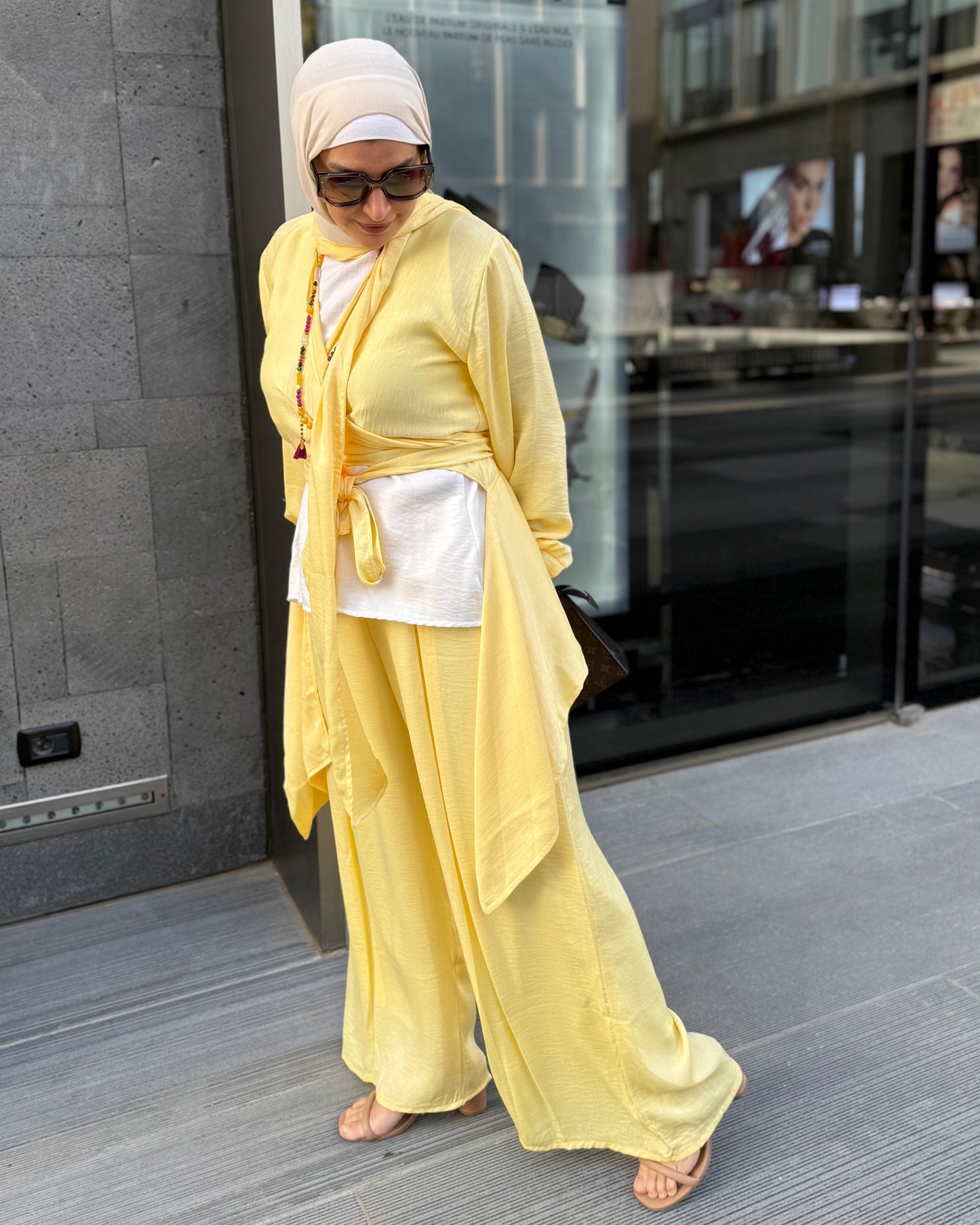 Shimmery wrap set in yellow