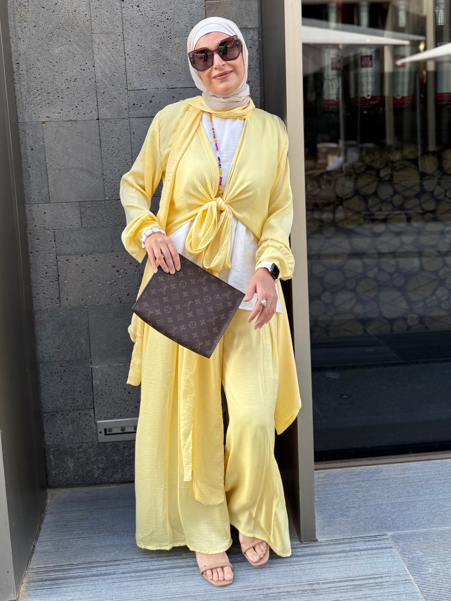 Shimmery wrap set in yellow
