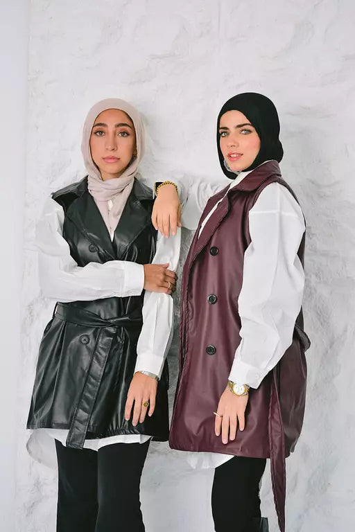 Leather vest in burgundy