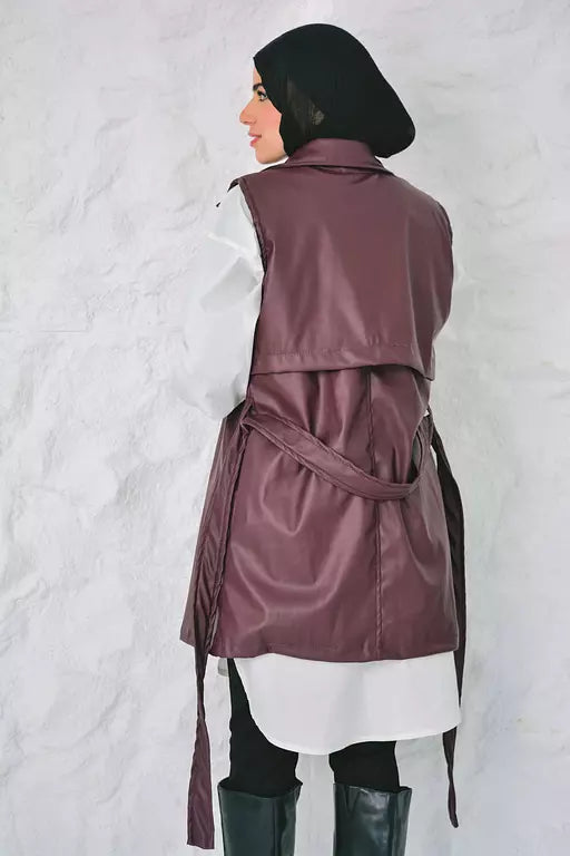 Leather vest in burgundy