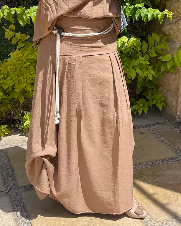 boho skirt in cafe