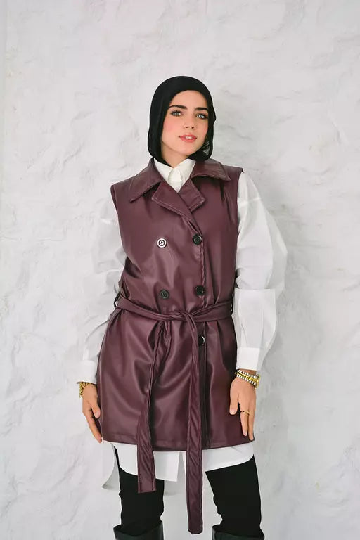 Leather vest in burgundy