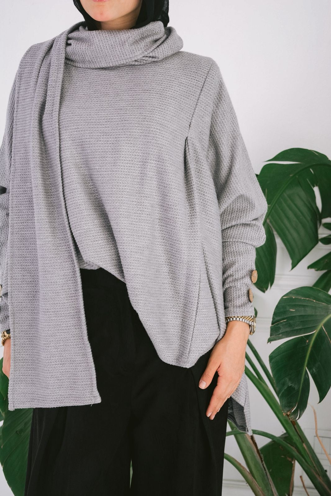 Scarf braided top in grey