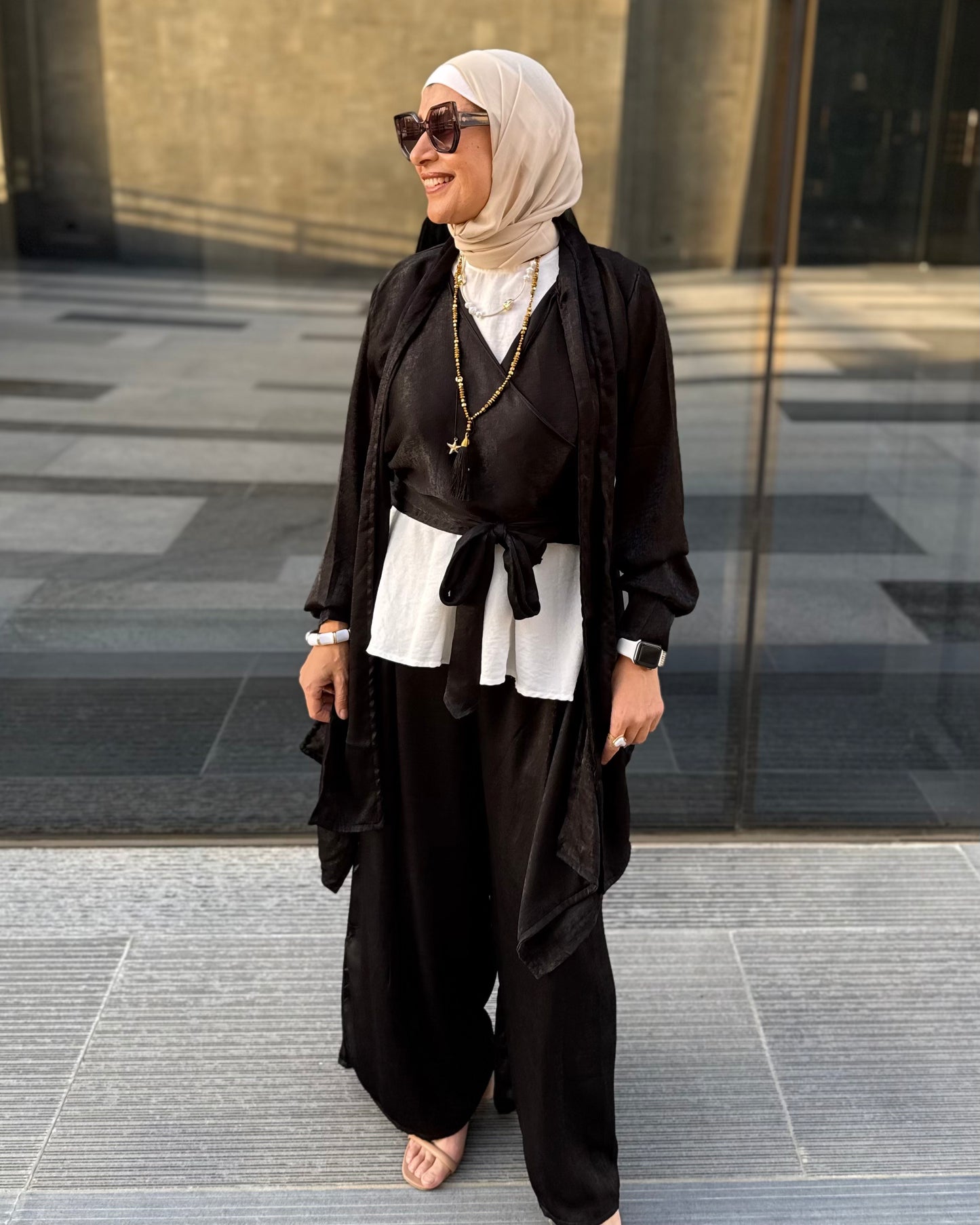Shimmery wrap set in black