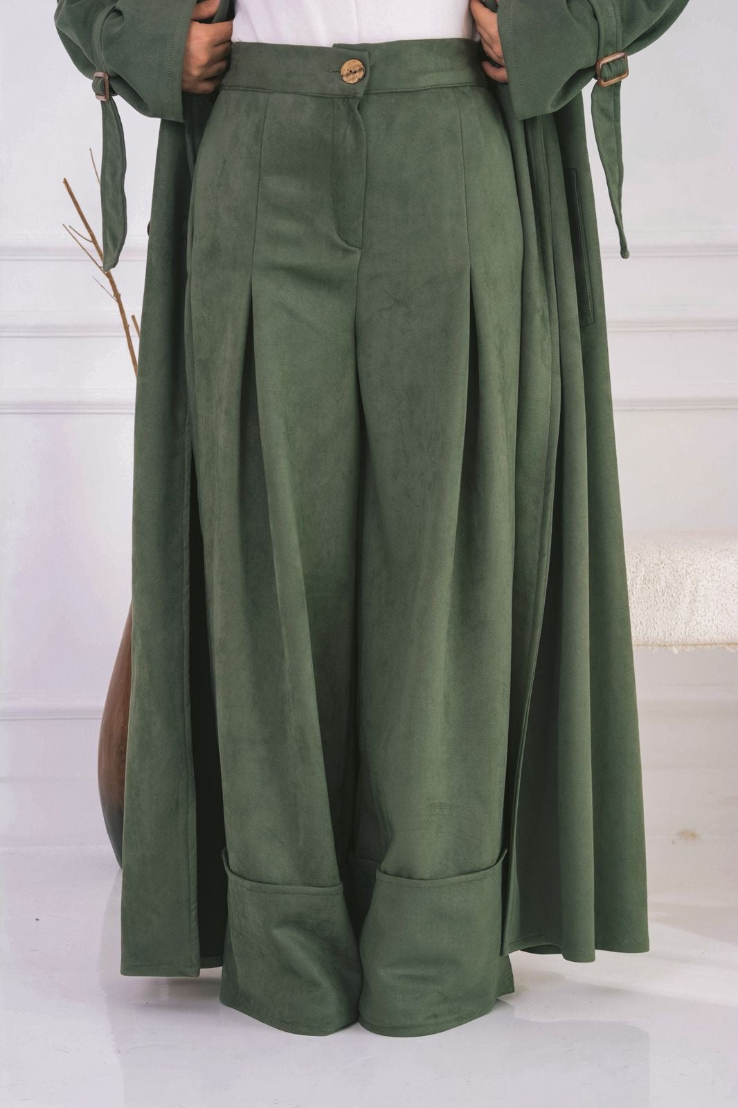 Suede pants in olive