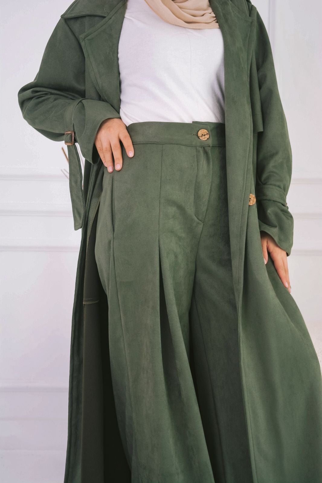 Suede pants in olive