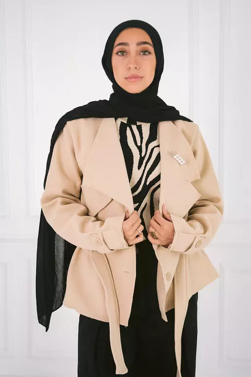 Short jacket with belt in beige