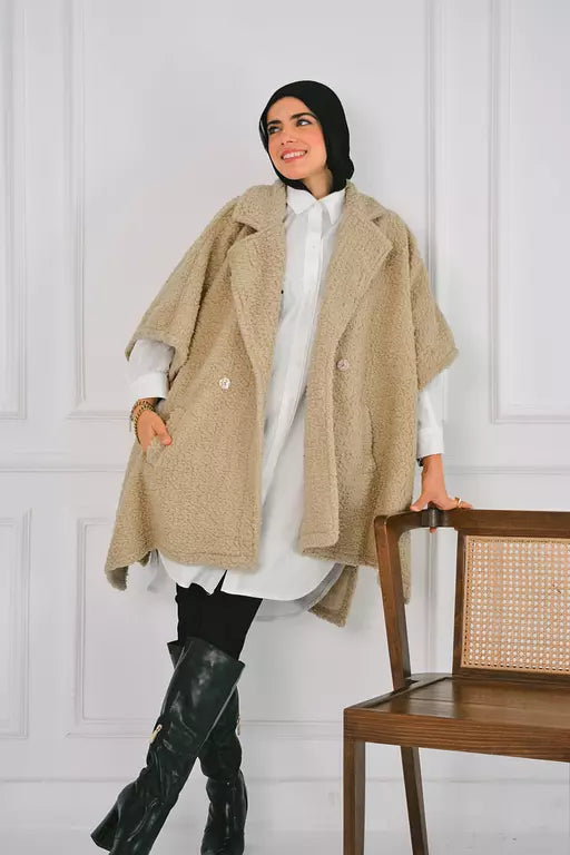 Teddy bear poncho in beige