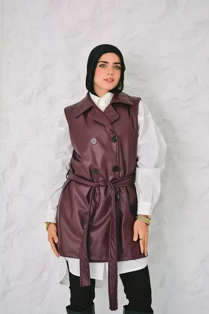 Leather vest in burgundy