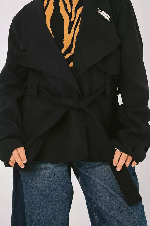 Short jacket with belt and pin in black