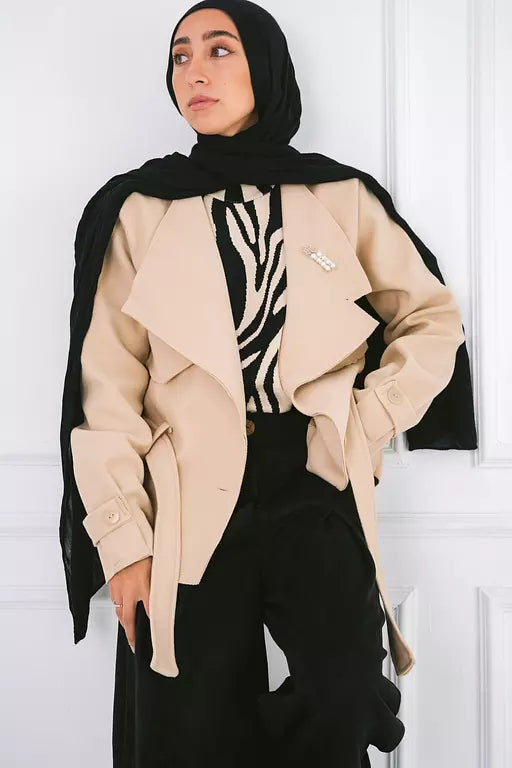 Short jacket with belt in beige